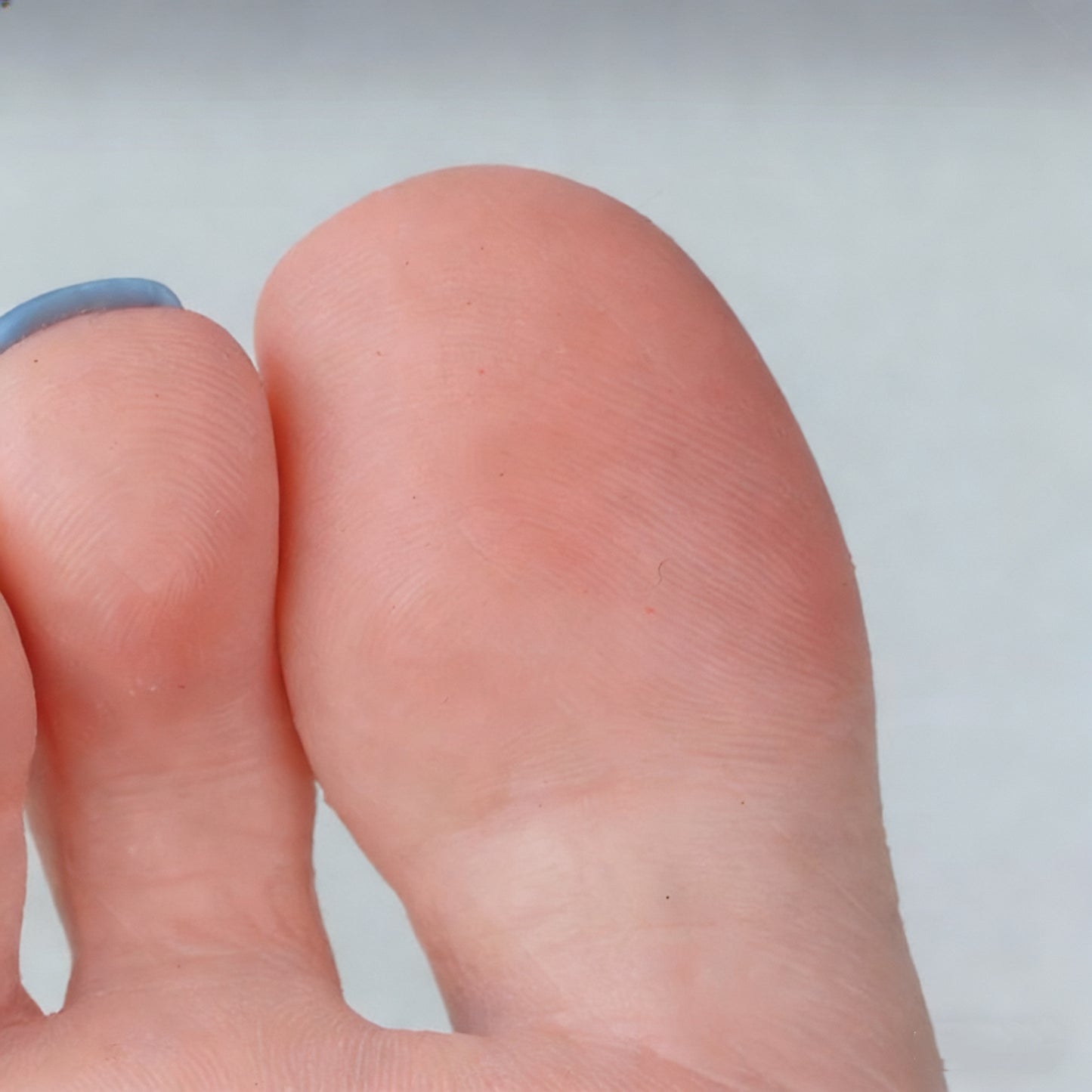 Blue Nail Pieces & Realistic Silicone Foot Model Set