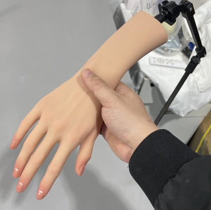 Realistic Silicone Hand Model – Lifelike Skin & Customizable Nail Art