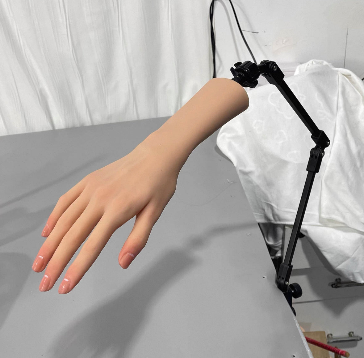 Realistic Silicone Hand Model – Lifelike Skin & Customizable Nail Art